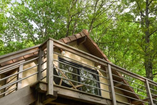 Studio cosy perché dans les arbres au coeur du Périgord proche Sarlat Castels france