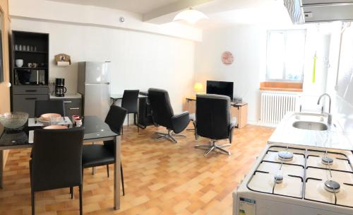 Appartement Studio cosy plein centre ville rez de chaussée 15 Avenue Thurel Lons-le-Saunier
