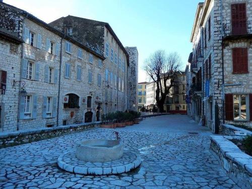 Appartement Studio dans cité historique wifi et vue magnifique étage 4 8 Rue du Séminaire Vence