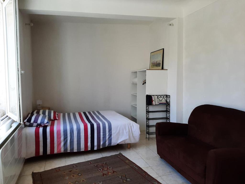 Appartement studio dans joli village du Haut Luberon Rez-de-chaussée 7 rue Pasteur, 84490 Saint-Saturnin-lès-Apt