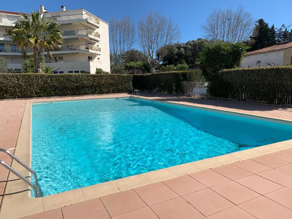 Appartement Studio de standing climatisé, avec piscine, proche de la mer 85 Rue Jean Carrara, 83600 Fréjus