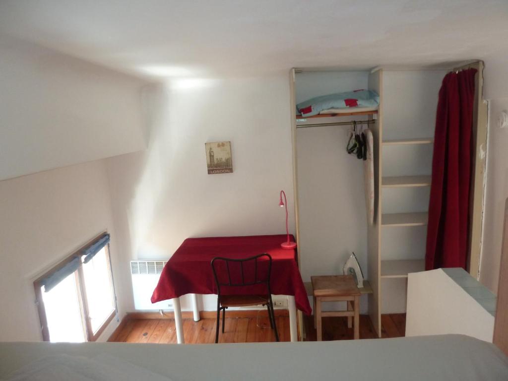 Appartement Studio duplex centre Nice WIFI 1er etage 1 Rue de Saorge, 06300 Nice