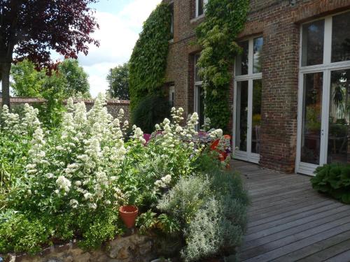 B&B / Chambre d'hôtes Studio duplex L'Ecole Buissonnière 110, route de Vieux Port Trouville-la-Haule