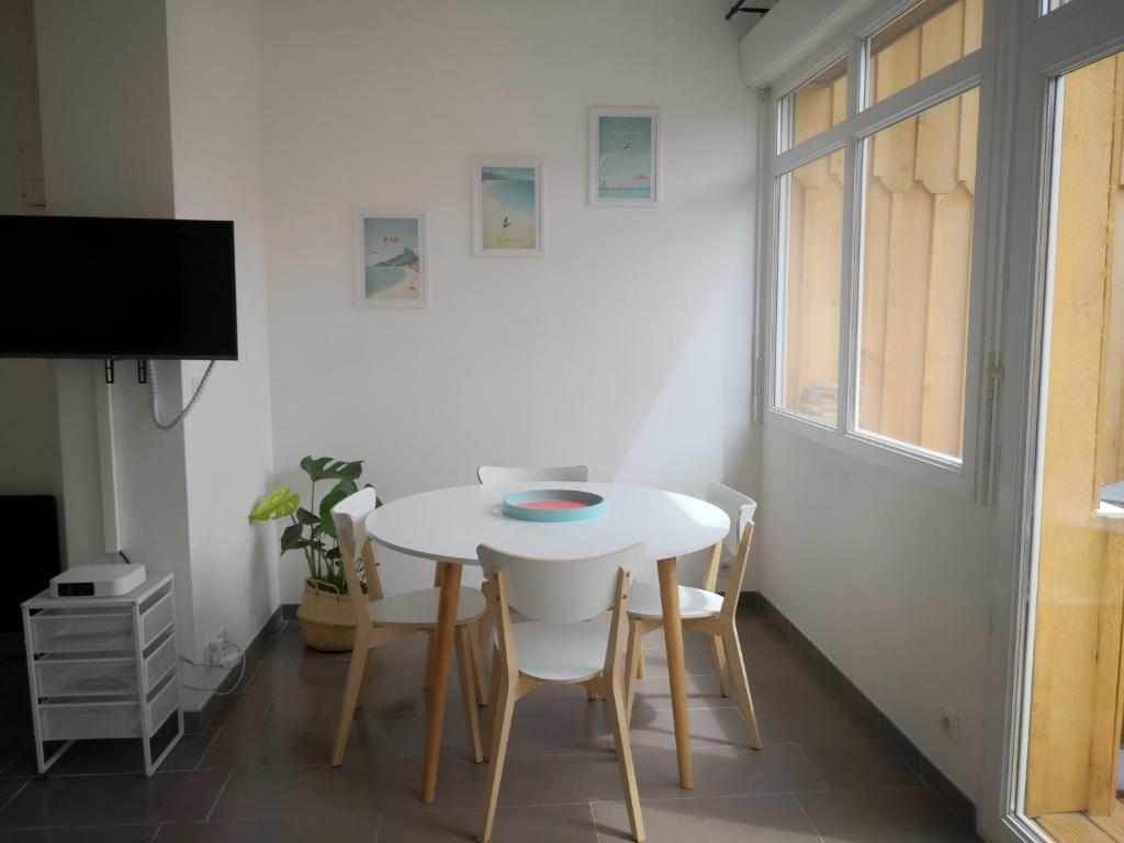 Appartement studio en plein centre ville à 8 minutes de l'océan 6 B avenue de Bordeaux, 33680 Le Porge