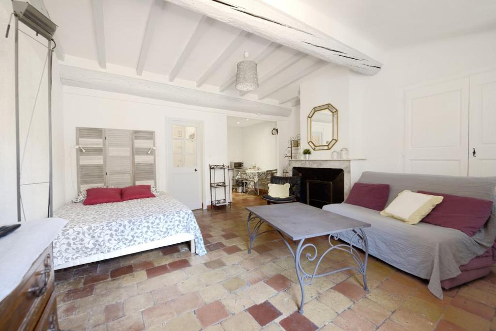 Appartement Studio ensoleillé, typique centre historique, wifi 19 Rue Manuel, 13100 Aix-en-Provence