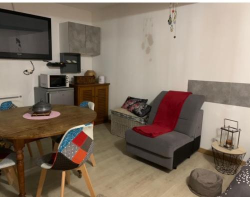 Studio entier Tout confort Le Gond-Pontouvre france