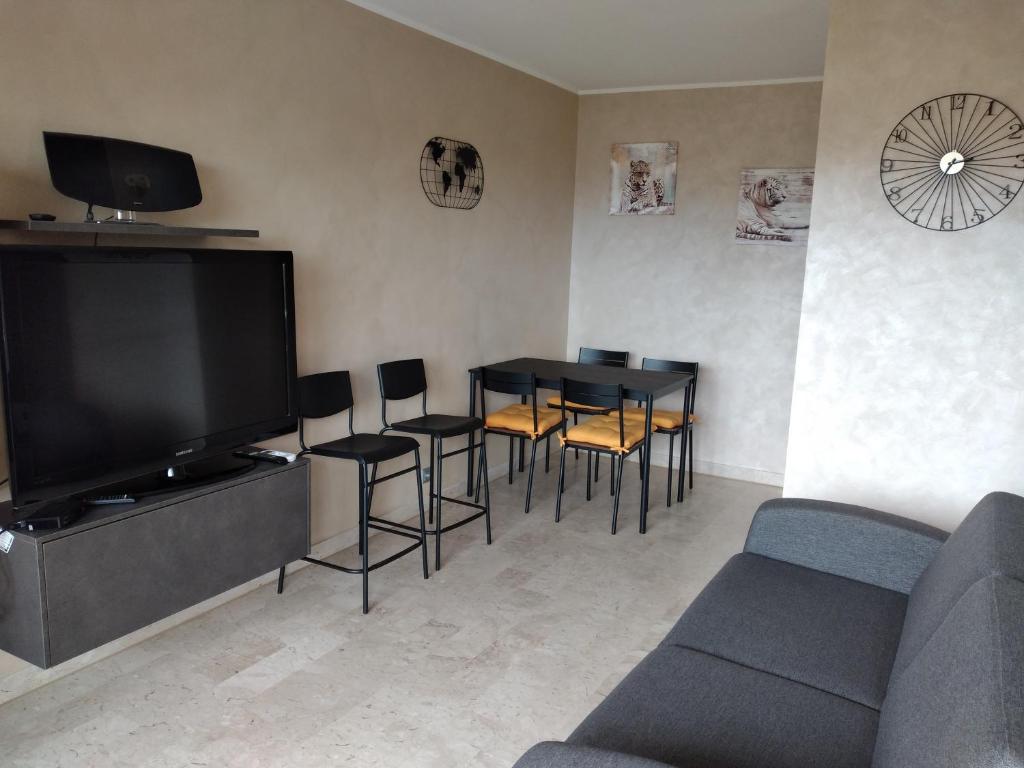 Appartement Studio entièrement rénové résidentiel coté plage 651 Avenue de la Paix, 06190 Roquebrune-Cap-Martin