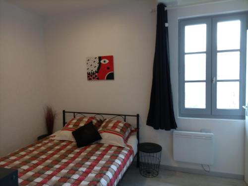 Appartement Studio entre château et Vilaine a Vitré 1er étage droite 14 Rue du Val Vitré