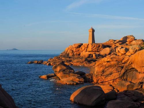 studio exposé plein sud vu sur le port de plaisance Perros-Guirec france