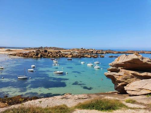 Appartement studio exposé plein sud vu sur le port de plaisance 19 Boulevard de la Mer Perros-Guirec