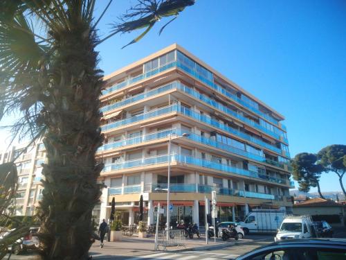 Studio F1 vue mer a 30m des plages Cagnes-sur-Mer france