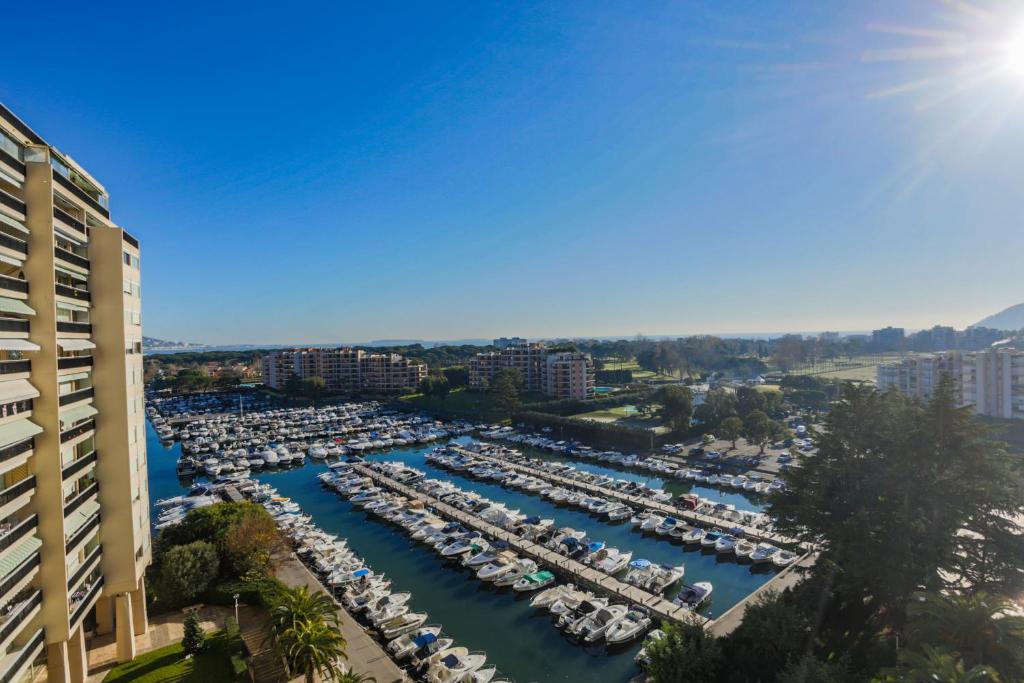 Appartements Studio fonctionnel vue marina De la marine royale, D, 150, 06210 Mandelieu-la-Napoule