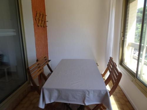 Appartement Studio Hyères, 1 pièce, 3 personnes - FR-1-335-180 LES REGATES B 118 1 AV LIEGEARD Hyères