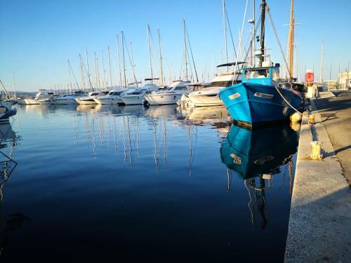 Studio Hyères Port - résidence fermée avec piscine Hyères france