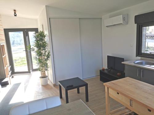 Studio indépendant, 10min Avignon Pujaut france