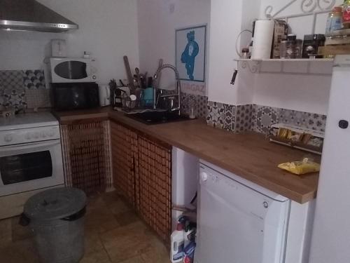 Appartement Studio indépendant dans Ferme Equestre 1503 Route de Moissac Aups