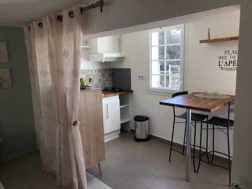 Studio indépendant de 32 m² dans les oliviers Belgentier france