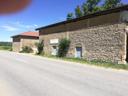 Maison d'hôtes STUDIO INDEPENDANT ET TINY HOUSE DANS FERME 18ème 575 grand route Saint-Michel-sur-Savasse