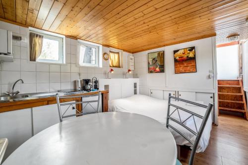 Appartement Studio insolite sur Peniche, Le Carre, au coeur De Lyon 11 Quai Rambaud Lyon