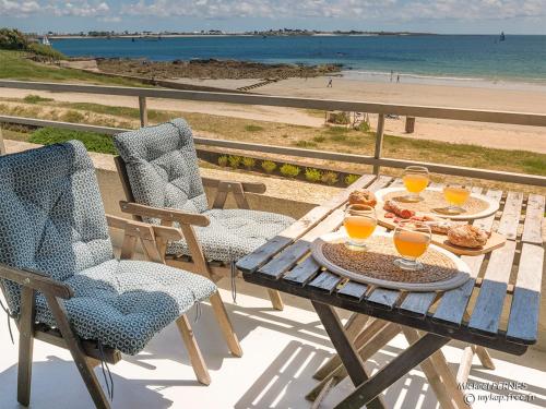 Appartement Studio Larmor-Plage, 1 pièce, 3 personnes - FR-1-349-116 12 Boulevard Des Dunes - RÃ©s Dunes De Thoulhars - Lot 13 - 1Er Ãtage Porte Fond Gauche Digicode 1261 - Parking 7      - Larmor-Plage