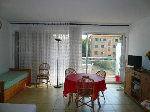 Appartement Studio Le Lavandou, 1 pièce, 4 personnes - FR-1-251-472 5 AVENUE DES COMMANDOS D'AFRIQUE LE MAUPERTUIS - E1 - 1er Etage Le Lavandou