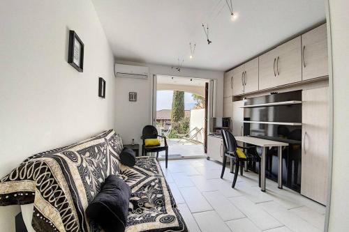 Appartement Studio Les Aigues Marines - St Cyr - 2 pers Avenue de l'Abbé Dol Saint-Cyr-sur-Mer