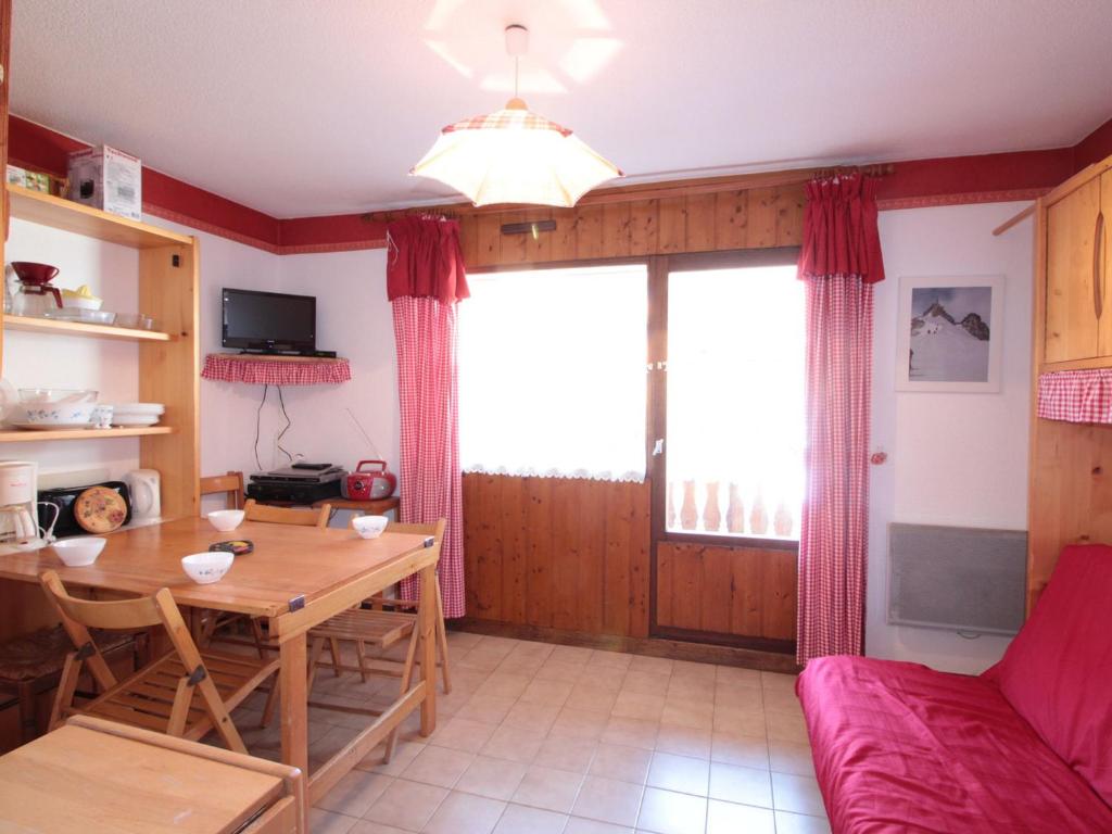 Appartement Studio Les Carroz d'Arâches, 1 pièce, 4 personnes - FR-1-572-165 120/160 Route des cyclamens, 74300 Arâches-la-Frasse