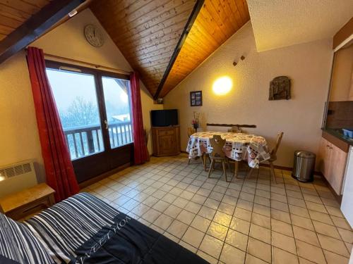 Appartement Studio Les Carroz d'Arâches, 1 pièce, 4 personnes - FR-1-572-267 Centre Village - route des moulins face Agence Arâches-la-Frasse