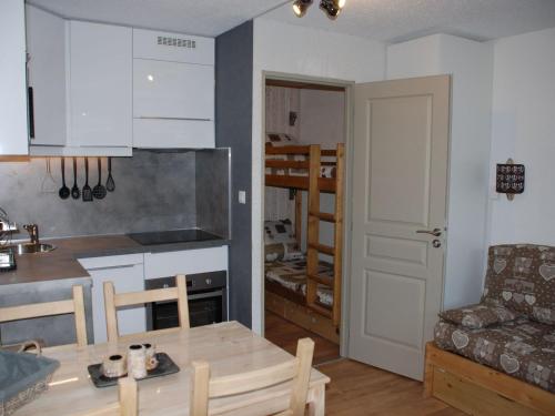 Appartement Studio Les Menuires, 1 pièce, 4 personnes - FR-1-574-7 CROISETTE Les Menuires