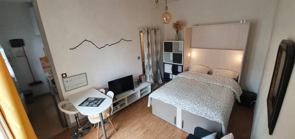 Appartement Studio lumineux au centre ville 25 Rue de Lorry, 65200 Bagnères-de-Bigorre