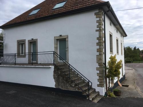 Studio meublé lumineux Loulans-Verchamp france