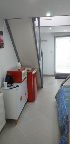 Séjour chez l'habitant studio mezzanine 5 personnes LA ROUGE 2 le clos aux moines La Roche