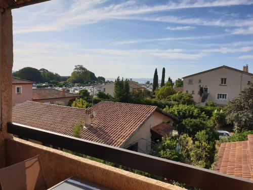 Studio Mezzanine vue port et mer La Londe-les-Maures france