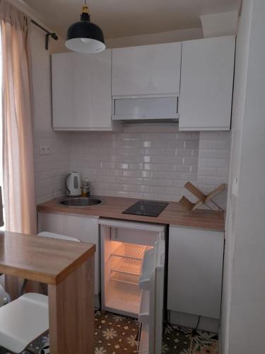 Appartement Studio Paris 11 calme quartier central, animé, proche metro 15 Rue Moret Paris