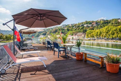 Appartement Studio Peniche au coeur de Lyon pour 2 personnes, insolite et calme 11 Quai Rambaud Lyon