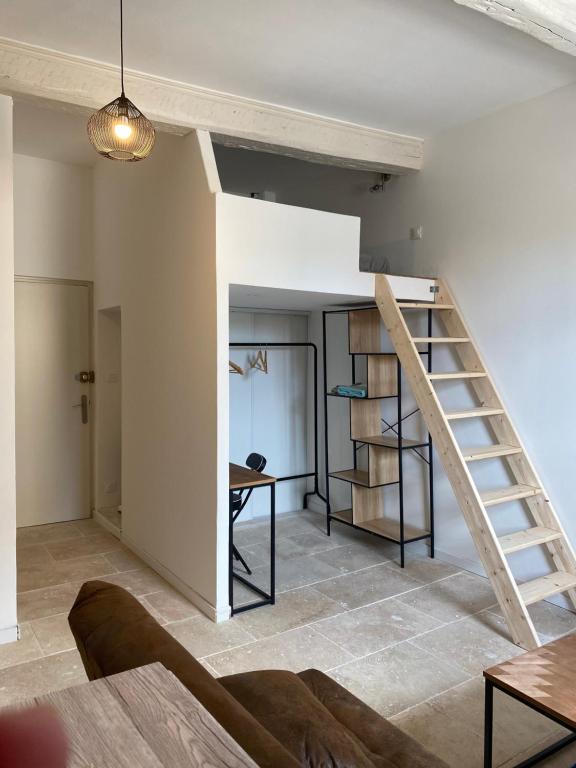 Appartement Studio pont Daladier 5 Avenue Général Leclerc, 30400 Villeneuve-lès-Avignon