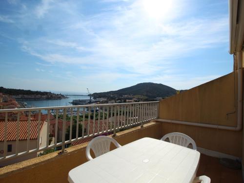 Appartement Studio Port-Vendres, 1 pièce, 2 personnes - FR-1-309-282 route stratégique Résidence Baie D'Azur 2 e étages, N°11 Port-Vendres