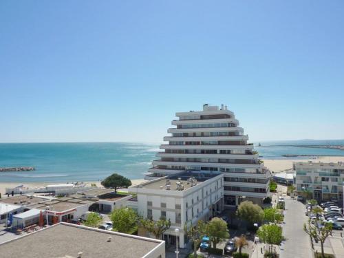 Studio première ligne terrasse vue dégagée centre ville point zero La Grande Motte france