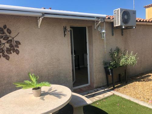 Appartement Studio refait à neuf avec jardin Aigues Mortes 3 Impasse Aficion Aigues-Mortes