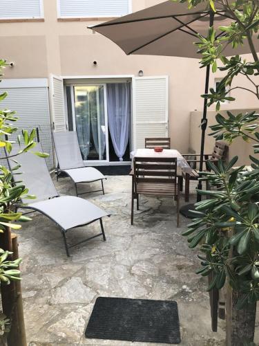 Studio Rez de jardin dans résidence privée près de la plage Calvi france