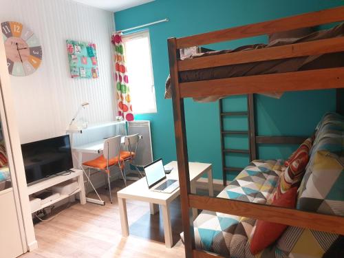 Studio Simplicien *Cosy* plein centre ville de Poitiers *TV* Wifi *Café* Poitiers france