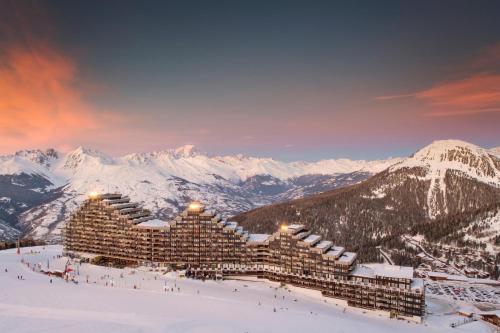 studio skis aux pieds Aime-La-Plagne france