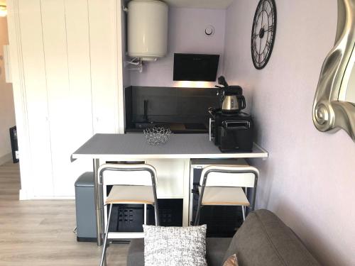 Appartement Studio ST-MANDRIER 300m MER Immeuble les Goélands 32 Avenue des Asphodèles Saint-Mandrier-sur-Mer