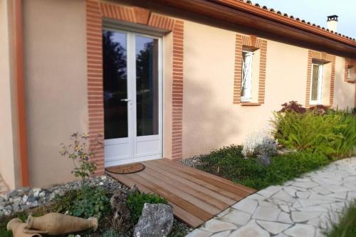 Studio T1 paisible dans villa avec bassin naturel Saint-Pierre-de-Lages france