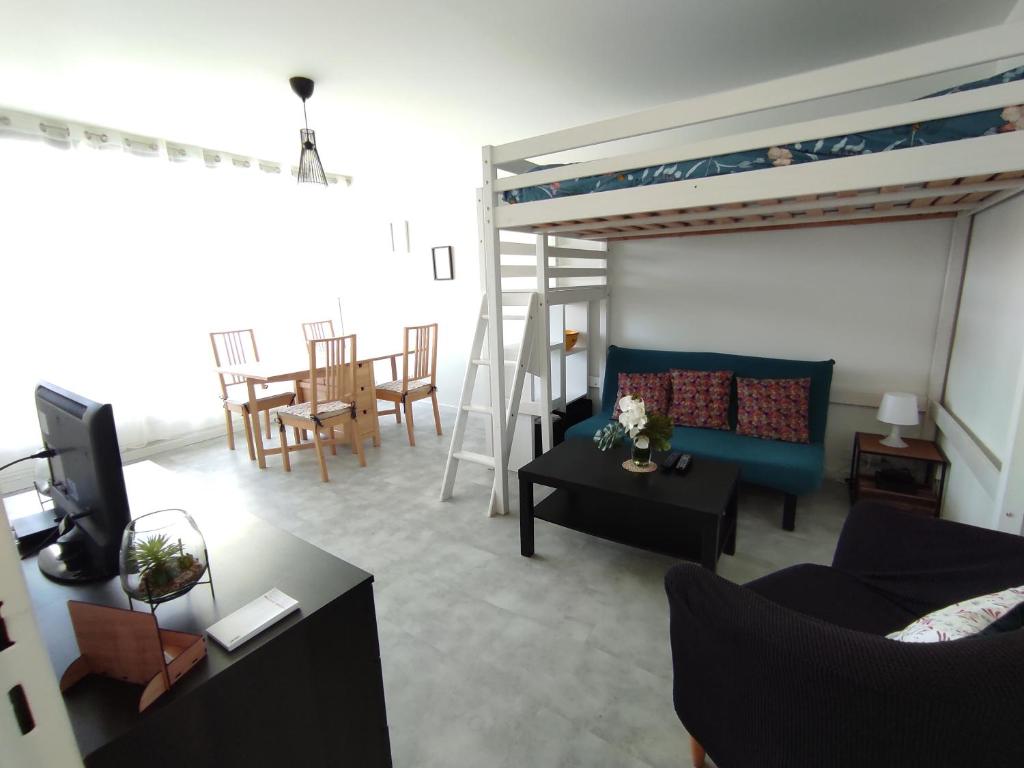 Appartement Studio tout confort très calme avec balcon 1 Résidence de la Croix Blanche, 78410 Aubergenville