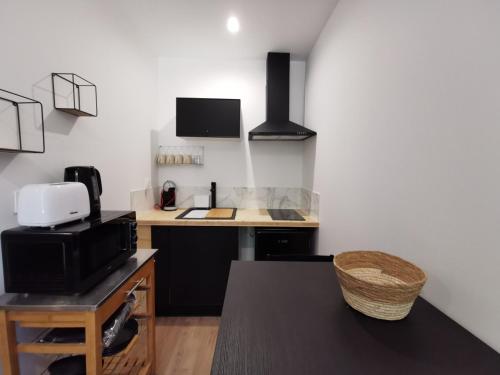 Appartement Studio Villeneuve-lès-Avignon, 1 pièce, 2 personnes - FR-1-698-14 3 Place Bir Hakeim Villeneuve-lès-Avignon