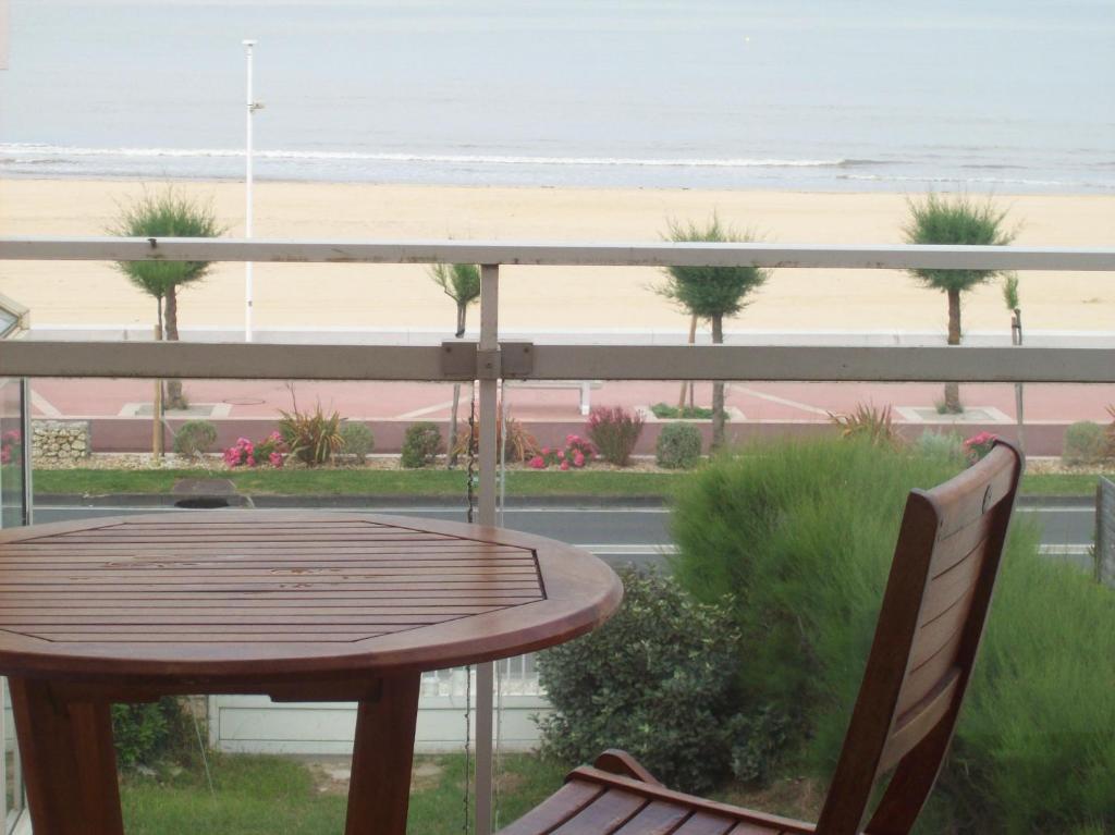 Appartement Studio vue mer et plage, terrasse côté mer 132 Boulevard Frédéric Garnier, 17200 Royan