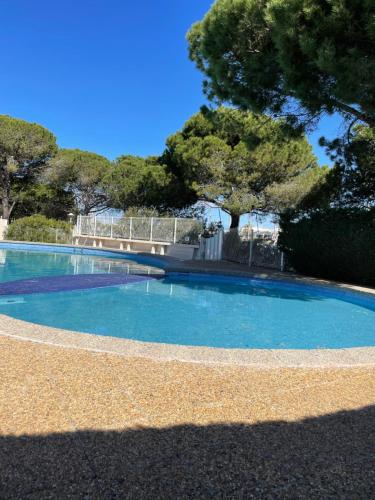 Appartement Studio vue port, belle terrasse, piscine Quai Aux Fleurs, 14 Route des Marines Le Grau-du-Roi