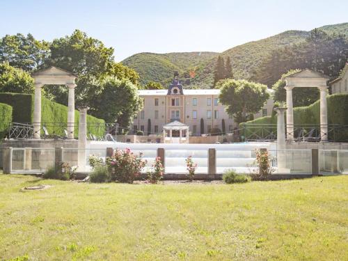 Studio with pool in garden Park naerby spas and views at the Mont Ventoux Montbrun-les-Bains france