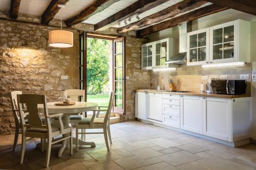 Maison de vacances Stunning 2-Bed restored House privert river view la vigerie Carlux